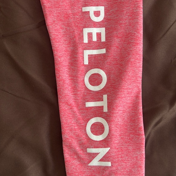 Peloton Beyond Yoga Breast Cancer Awareness leggings - Picture 3 of 4